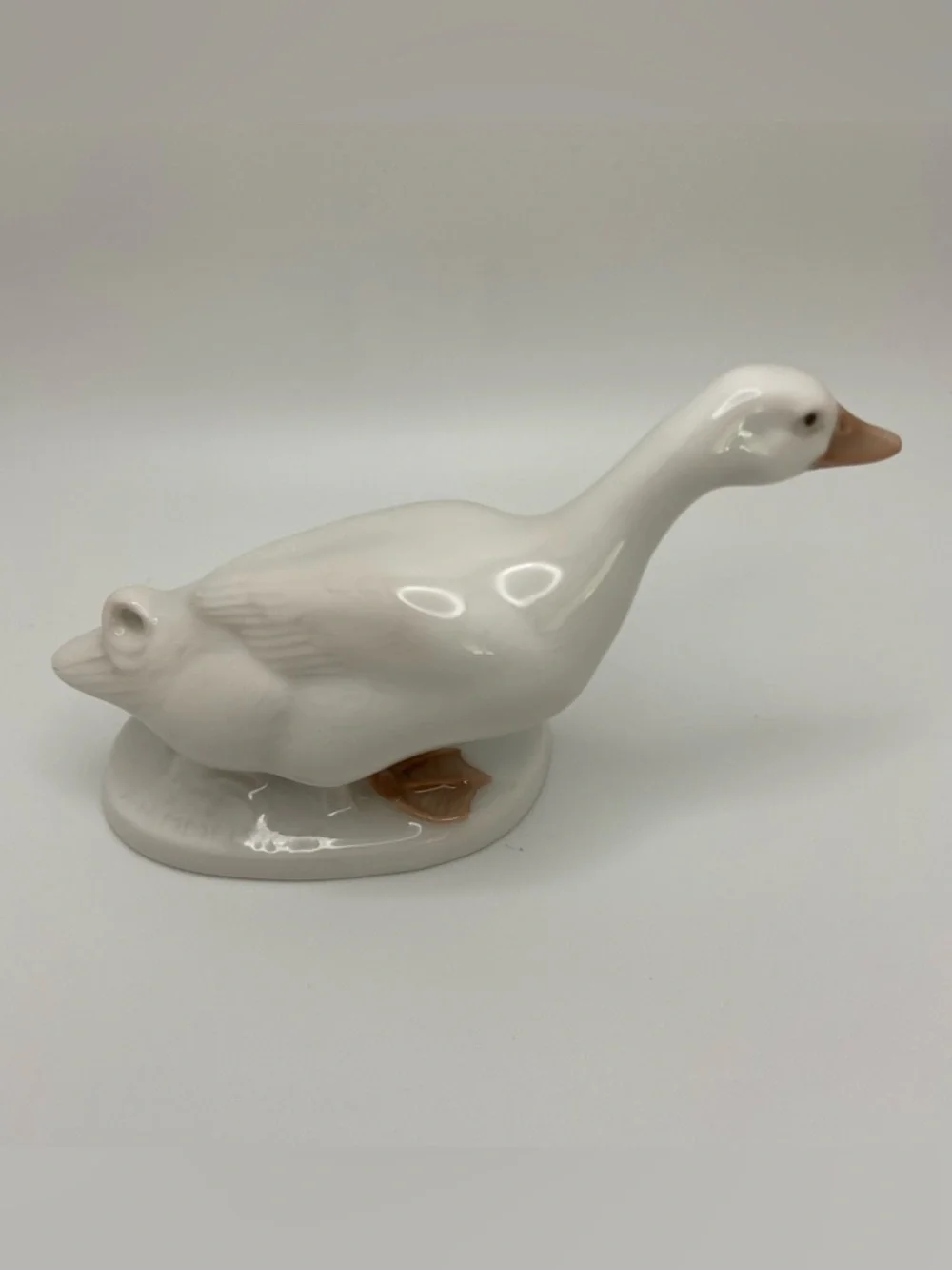✨Vintage Rosenthal White Porcelain Duck Figurine with Tan Beak and Feet - Picture 2 of 3
